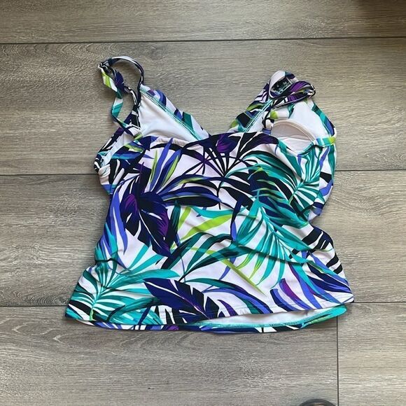 MM16 Trim shaper tankini top - Picture 2 of 4